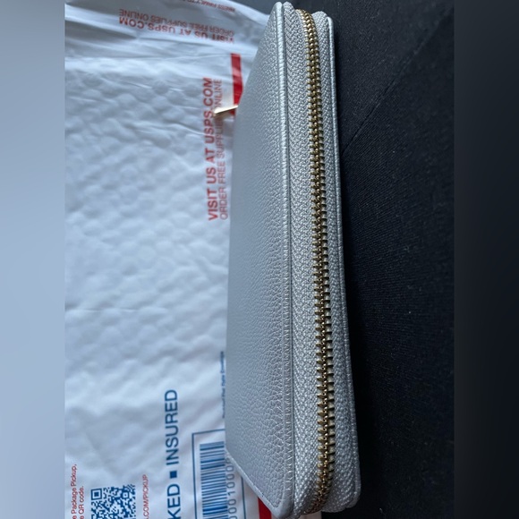 Silver Textured Wallet - Picture 7 of 7